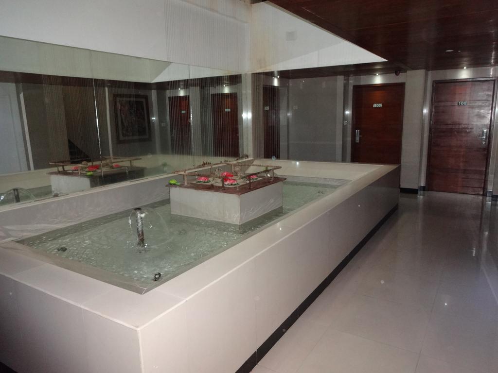 Lotus Comfort - A Pondy Hotel Pondicherry Bagian luar foto