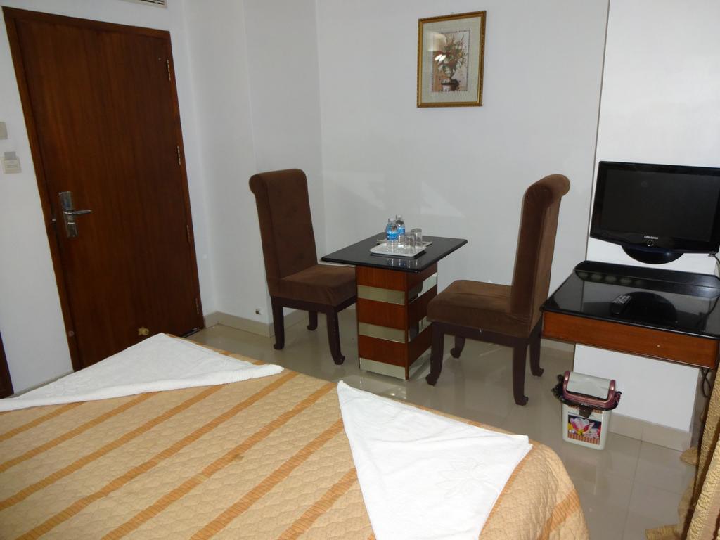 Lotus Comfort - A Pondy Hotel Pondicherry Bagian luar foto