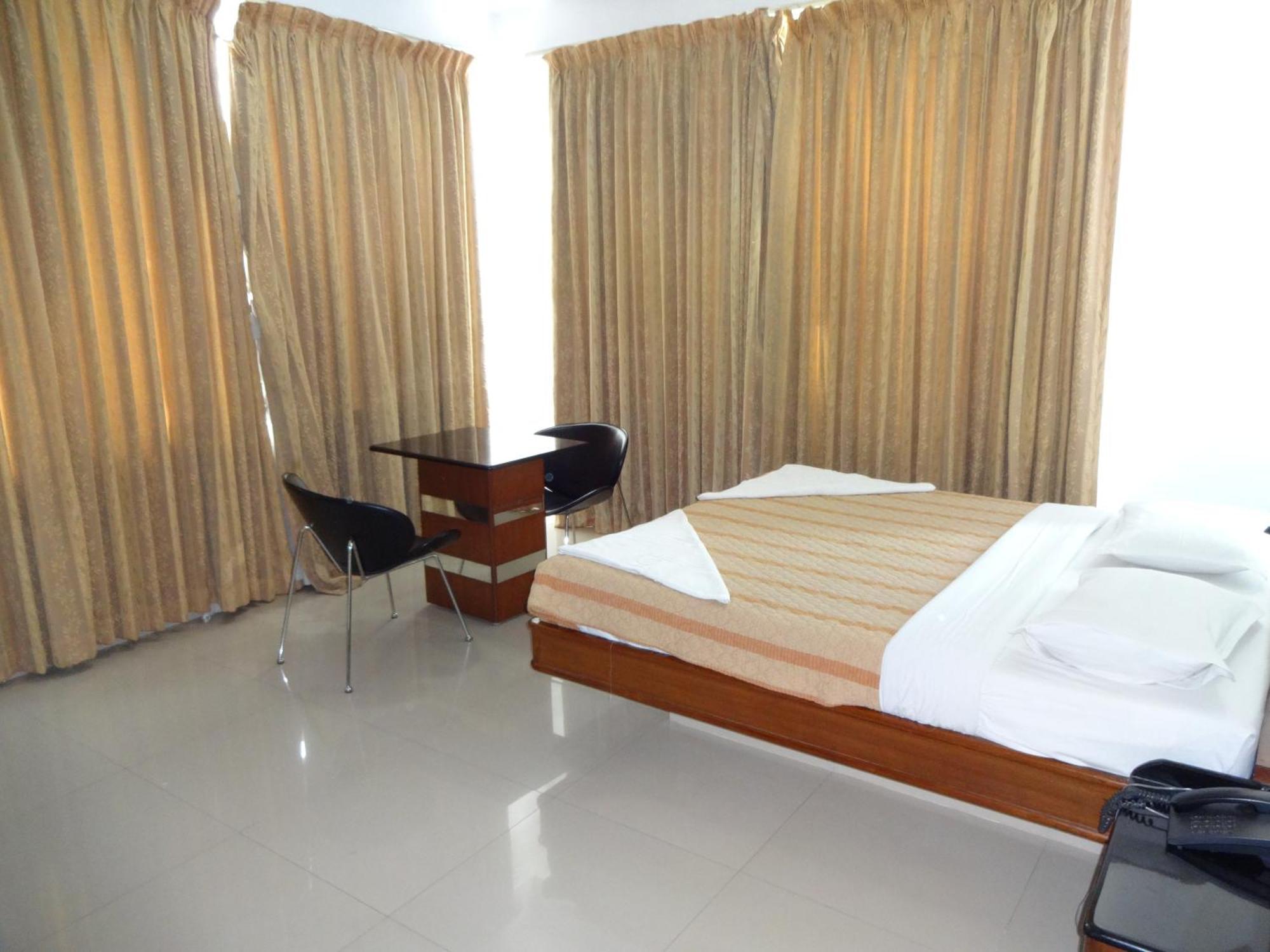 Lotus Comfort - A Pondy Hotel Pondicherry Bagian luar foto